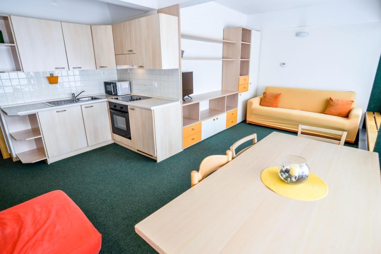 Res.Albare/Solaria Apt.Solandra Mezzana  Exterior photo