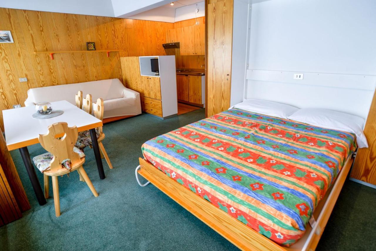Res.Albare/Solaria Apt.Solandra Mezzana  Exterior photo