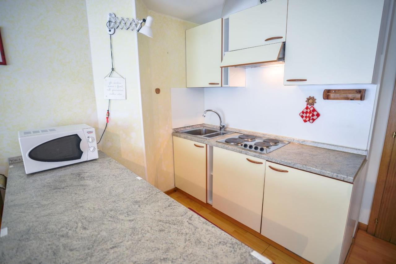 Res.Albare/Solaria Apt.Solandra Mezzana  Exterior photo