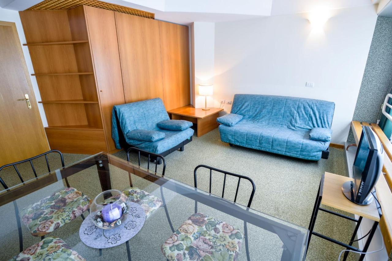 Res.Albare/Solaria Apt.Solandra Mezzana  Exterior photo